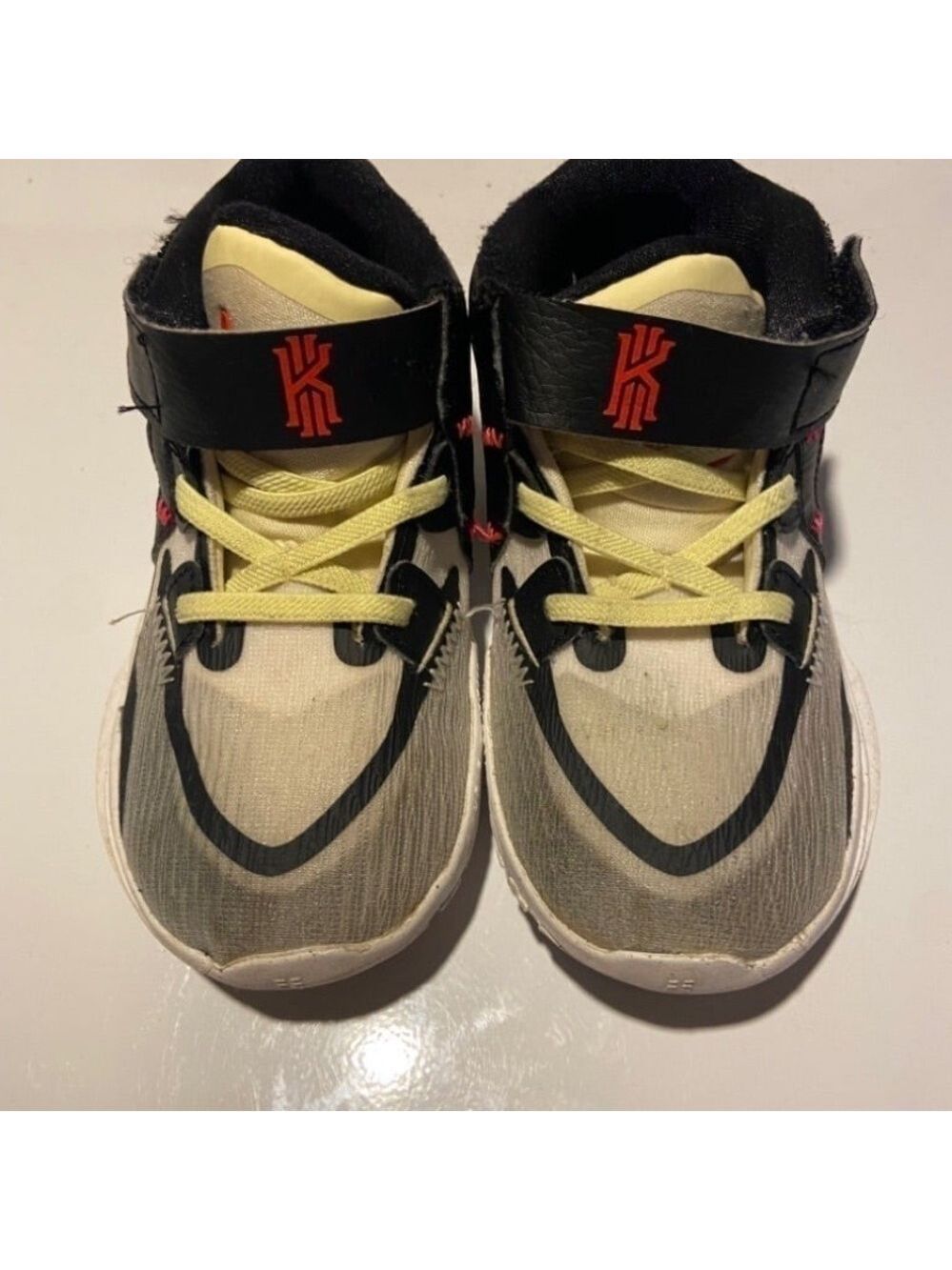 Nike kyrie Kids Black and Yellow Sneakers Sz 10 small kid boy